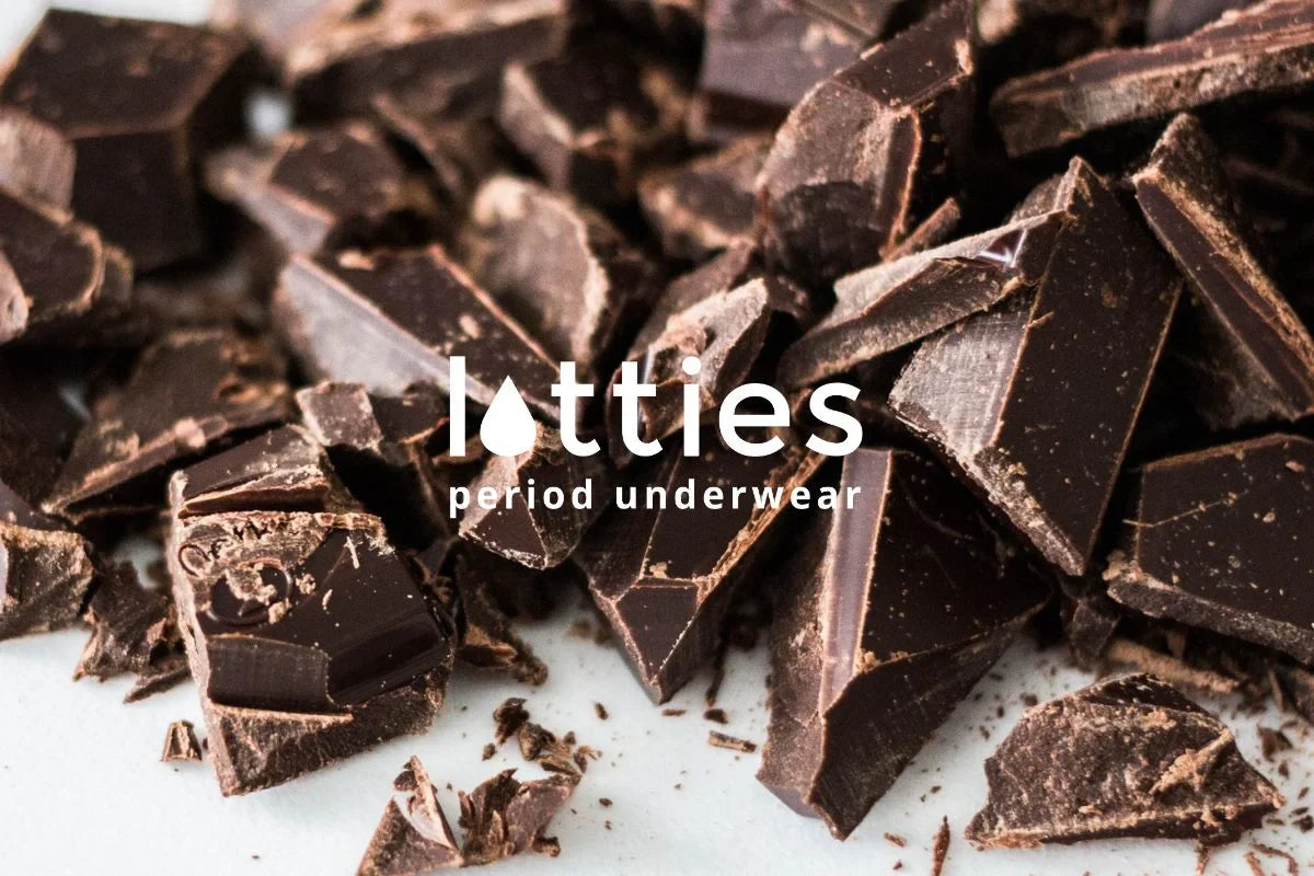 Waarom je tijdens je menstruatie die chocoladereep beter kan laten liggen