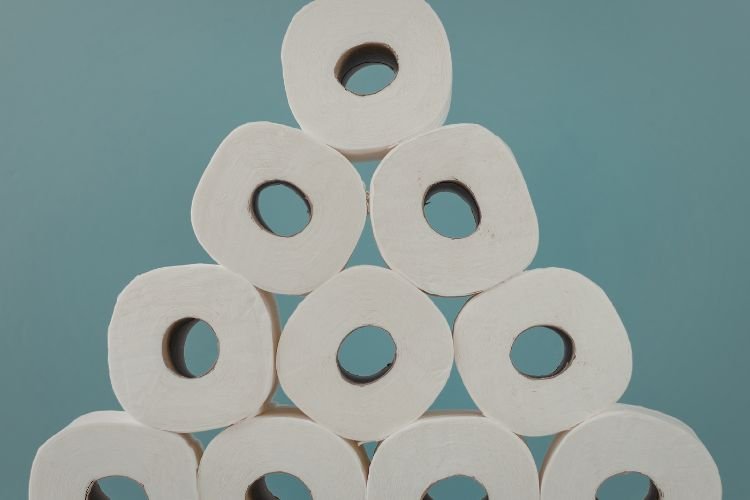 Waarom moet ik zo veel plassen als ik ongesteld ben?