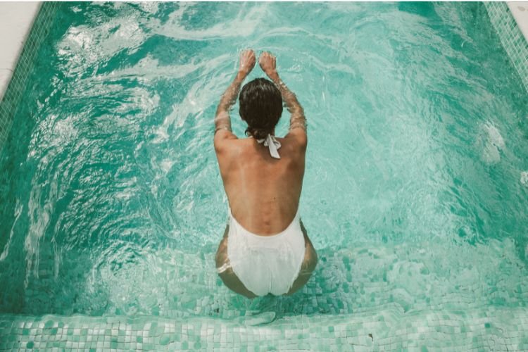 Kun je zwemmen tijdens je menstruatie zonder tampon?